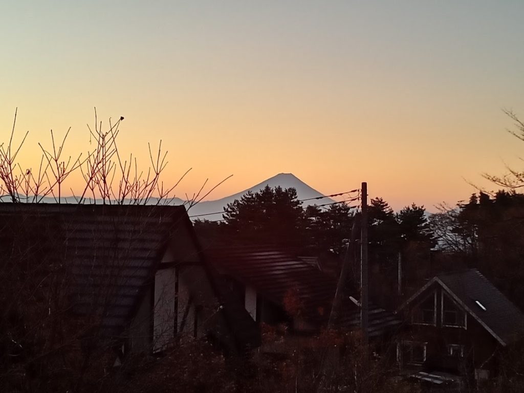 ロッジ2階からは富士山が